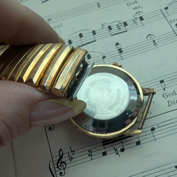 Timex Gold and Silver Watch - Picture 12 of 12